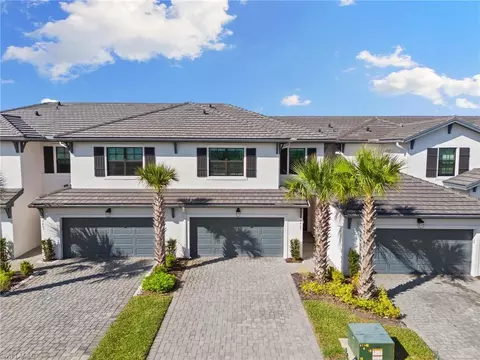 7469 Rockefeller Dr, Naples, FL 34119