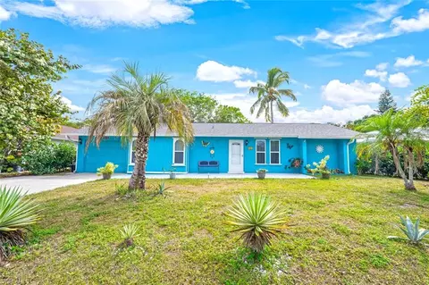 4418 Parrot Ave, Naples, FL 34104