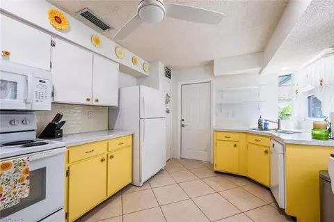 Kitchen - 4418 Parrot Ave, Naples, FL 34104 photo 2 of 3