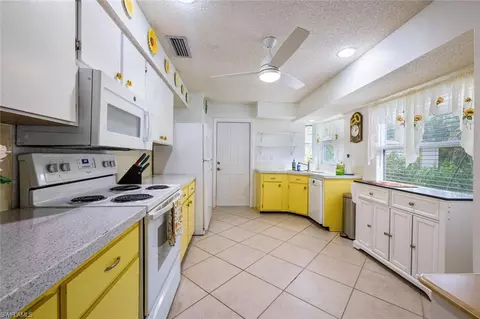 Kitchen - 4418 Parrot Ave, Naples, FL 34104 photo 3 of 3