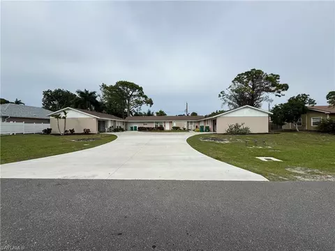 813 109th Ave N, Naples, FL 34108