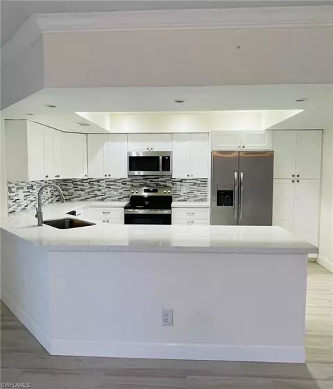 2671 Citrus Lake Dr #E-102, Naples, FL 34109