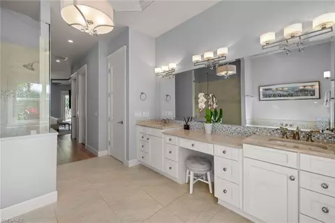 Bath - 625 7th Ave N, Naples, FL 34102 photo 3 of 7