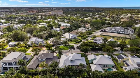 View/Area - 625 7th Ave N, Naples, FL 34102 photo 4 of 11