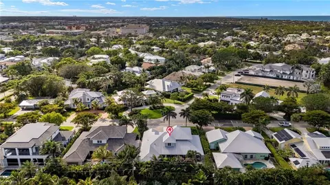 View/Area - 625 7th Ave N, Naples, FL 34102 photo 5 of 11