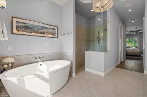 Bath - 625 7th Ave N, Naples, FL 34102 photo 2 of 7