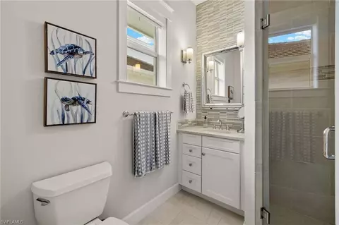 Bath - 625 7th Ave N, Naples, FL 34102 photo 4 of 7