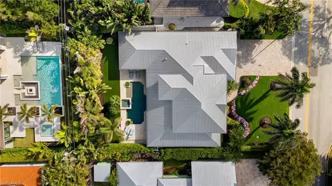 View/Area - 625 7th Ave N, Naples, FL 34102 photo 1 of 11