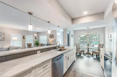 527 Club Side Dr #2-527, Naples, FL 34110