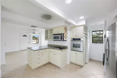 Kitchen - 9780 Vanderbilt Dr, Naples, FL 34108 photo 3 of 3