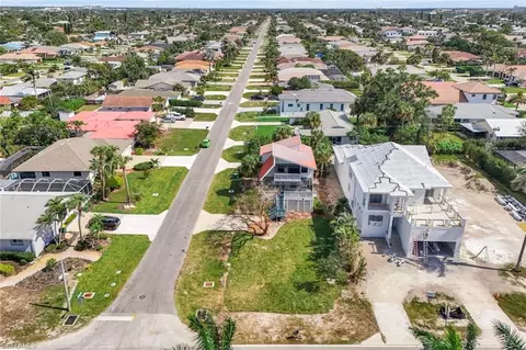 View/Area - 9780 Vanderbilt Dr, Naples, FL 34108 photo 2 of 5