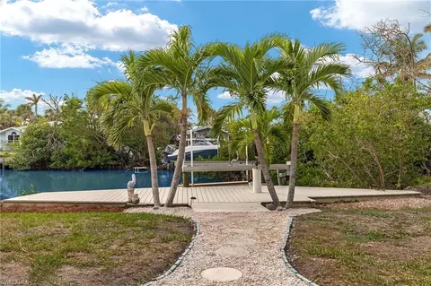 5869 Pine Tree Dr, Sanibel, FL 33957