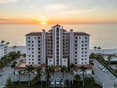 9577 Gulf Shore Dr #703, Naples, FL 34108