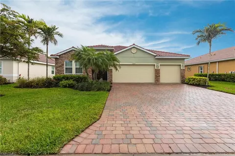 3000 Sunset Pointe Cir, Cape Coral, FL 33914