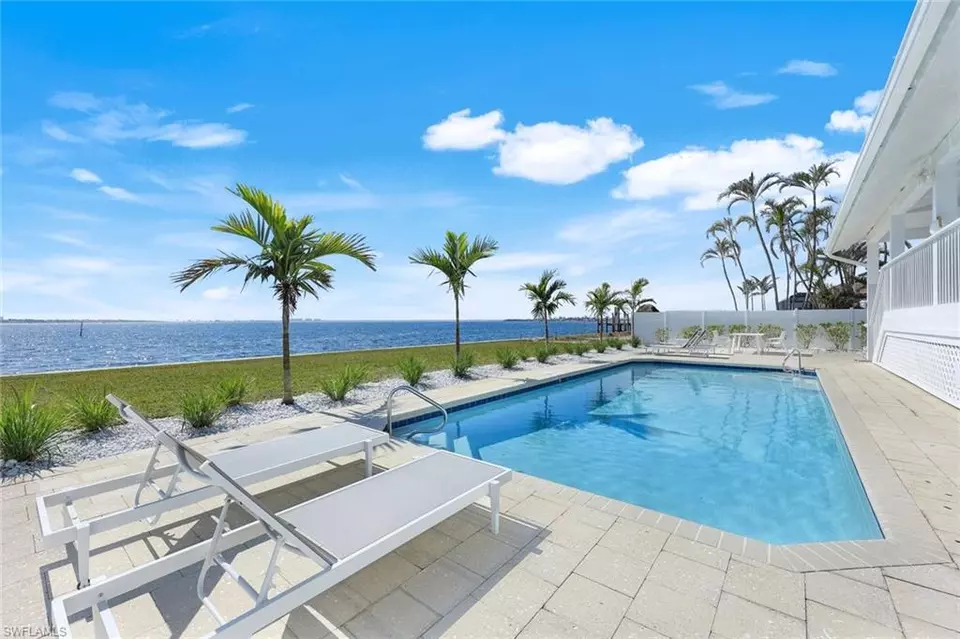  656 Coral Dr, Cape Coral, FL 33904 photo 9