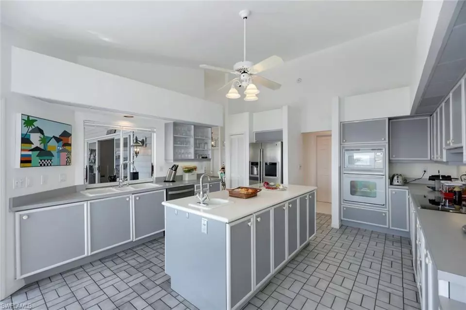  656 Coral Dr, Cape Coral, FL 33904 photo 4
