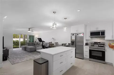 5 High Point Cir W #112, Naples, FL 34103