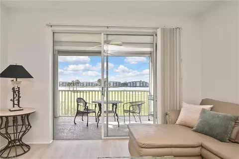 8066 Queen Palm Ln #525, Fort Myers, FL 33966