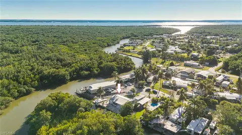 11 Spoonbill Ave, Everglades City, FL 34139