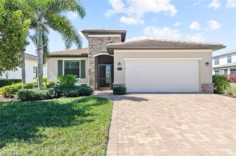 9251 Woodhurst Dr, Naples, FL 34120