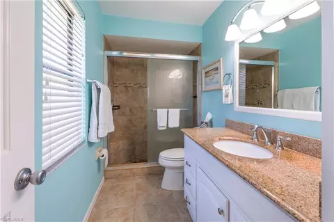 Bath - 2012 Pine Isle Ln #2012, Naples, FL 34112 photo 1 of 2