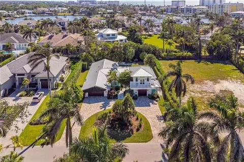 370 Rudder Rd, Naples, FL 34102