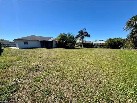 Exterior - 33 Willoughby Dr, Naples, FL 34110 photo 4 of 5