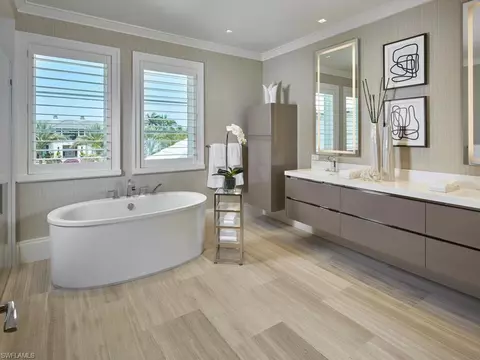Bath - 3233 Gin Ln, Naples, FL 34102 photo 5 of 6