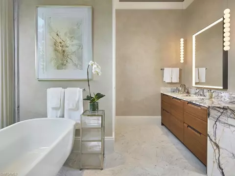 Bath - 3233 Gin Ln, Naples, FL 34102 photo 4 of 6