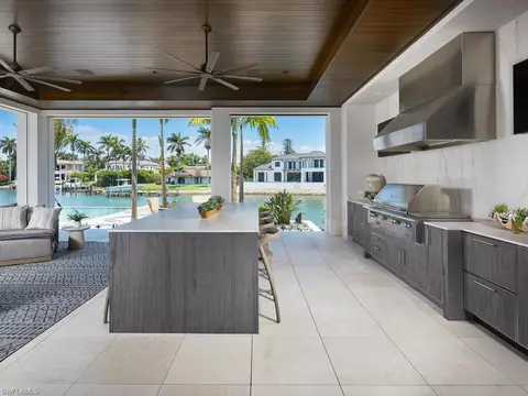 Kitchen - 3233 Gin Ln, Naples, FL 34102 photo 4 of 4
