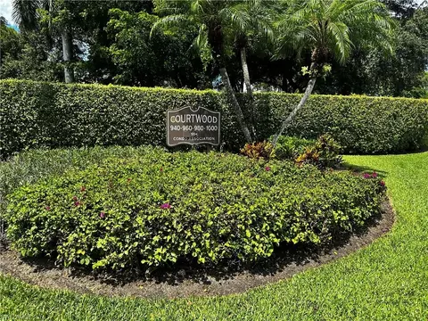 960 Palm View Dr #111, Naples, FL 34110