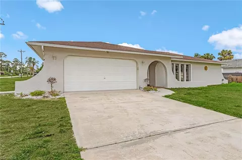 201 Mcarthur Ave, Lehigh Acres, FL 33936