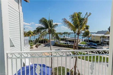 1001 10th Ave S #211, Naples, FL 34102