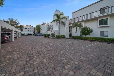 586 Beachwalk Cir #O203, Naples, FL 34108