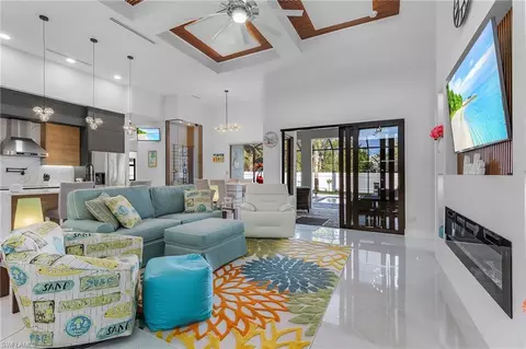 417 SW 19th Ave, Cape Coral, FL 33991