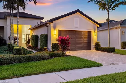 28377 Turin Ct, Bonita Springs, FL 34135