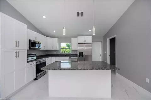 Kitchen - 103 Concord Loop, Labelle, FL 33935 photo 3 of 4