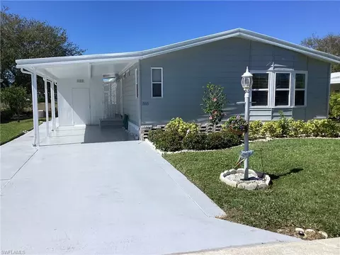 565 Charlemagne Blvd, Naples, FL 34112