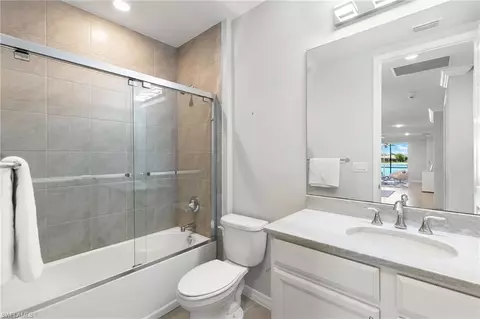 14618 Edgewater Cir, Naples, FL 34114