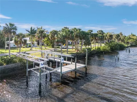 4826 E Riverside Dr, Fort Myers, FL 33905