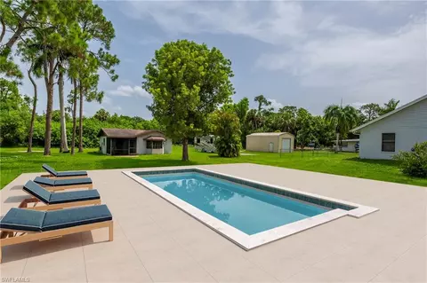 5339 Myrtle Ln, Naples, FL 34113