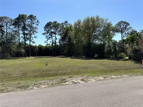 734 Pine Cone Ln, Naples, FL 34104 photo 3