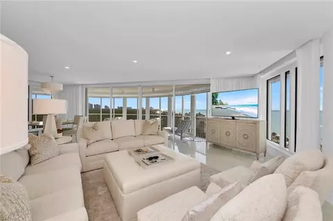 8111 Bay Colony Dr #701, Naples, FL 34108