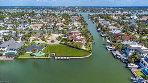 2020 5th St S, Naples, FL 34102