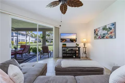 900 Diamond Cir #903, Naples, FL 34110