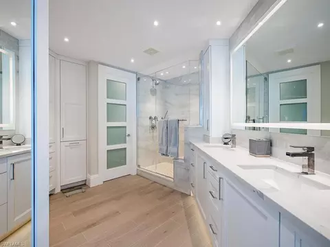 Bath - 60 Seagate Dr #606, Naples, FL 34103 photo 1 of 3