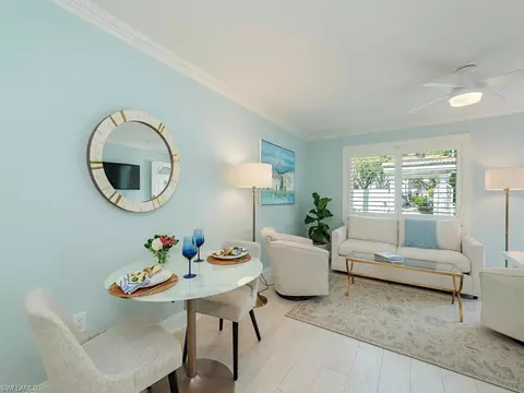 950 7th Ave S #15, Naples, FL 34102