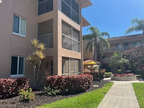 1075 Foxfire Ln #101, Naples, FL 34104