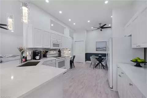 7632 Oleander Gate Dr #202, Naples, FL 34109