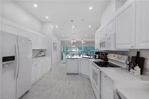 7632 Oleander Gate Dr #202, Naples, FL 34109 photo 2